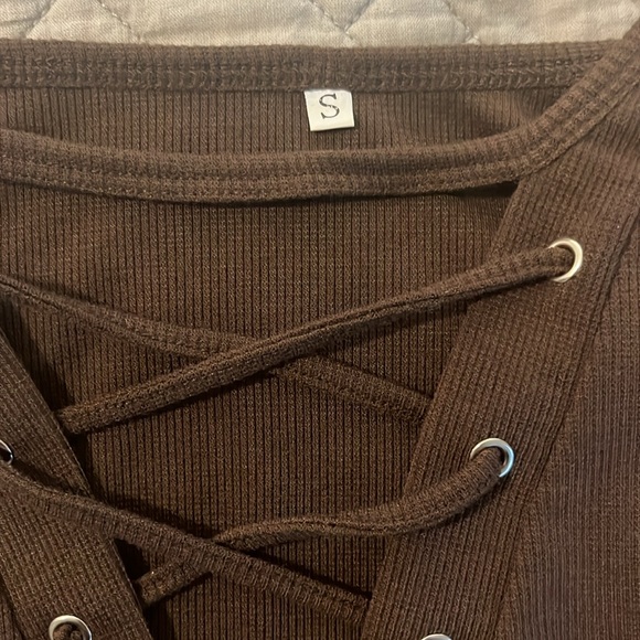 Cold shoulder lace front top π» - Picture 3 of 5